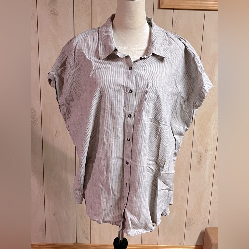 Christopher and banks 2x capped sleeve blouse.